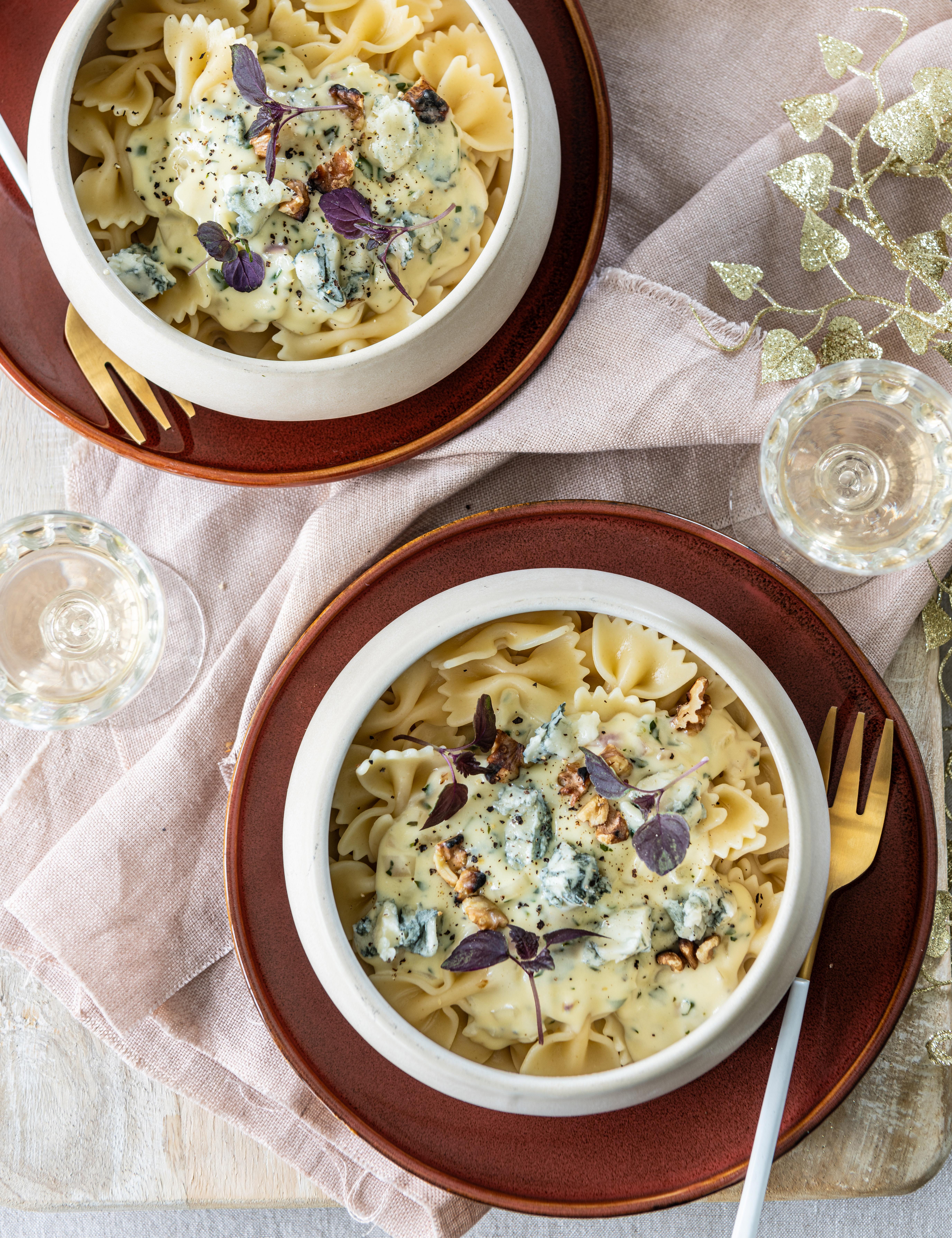 Farfalle met gorgonzolasaus en walnoten